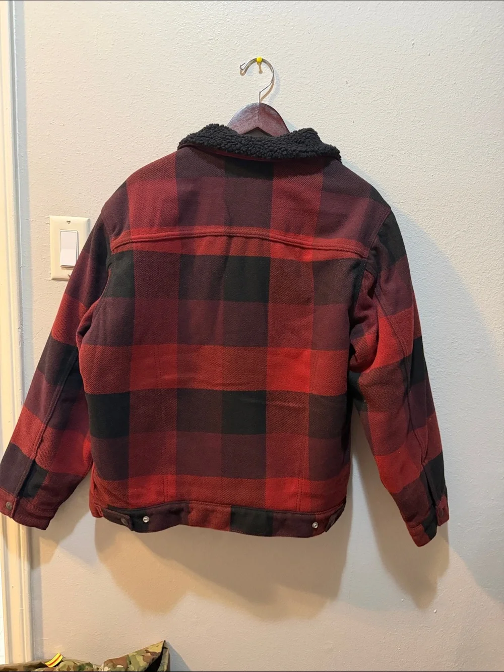 Levi's Red and Black Plaid Sherpa-Lined Trucker Jacket - Picture 7 of 9